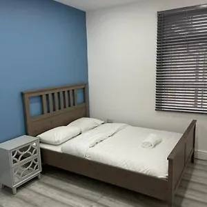 https://east-london-apartments-self-check-in.brighton-hotels-england.com