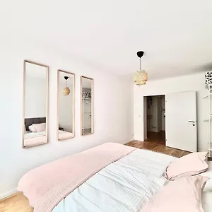 https://feelhome-zentrum-augarten-netflix.vienna-besthotels.com